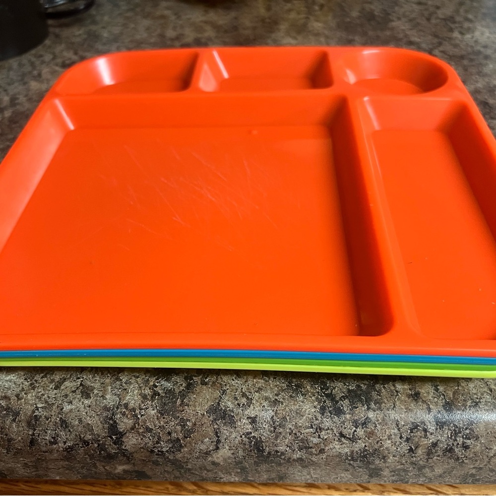 Source Unknown Multicolor Sectioned Dinnerware